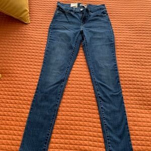 Women's Levis:  SHAPING SKINNY NWT